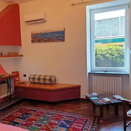 Lovely 11 Guests Flat, Via Tribunali, City Center!-2